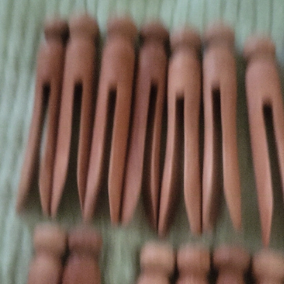 Vintage Roundhead Wooden Clothespins - Set Of 20 - Picture 4 of 4
